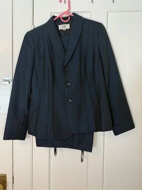 Le Suit Women's Dark Navy Pleated Blazer Jacket and Pant Set